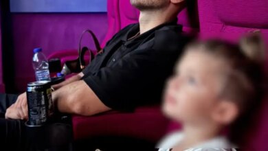 Η Ιωάννα Τούνη φωτογράφισε τον σύντροφό της με τον γιο της σε βραδινή τους έξοδο στο σινεμά
