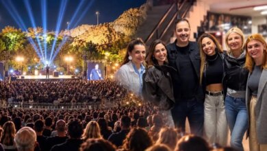 Αλέξανδρος Τσουβέλας: Φαίη Σκορδά, Κατερίνα Λιόλιου και Λένα Ζευγαρά στις sold out παραστάσεις του στο Κατράκειο