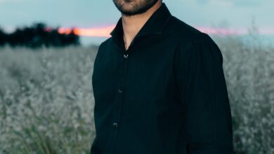 «Άη Λαός»: Ο Στέλιος Βραχνής φέρνει τον Δημήτρη Λάγιο σε διάλογο με τις «Τρωάδες» του Ευριπίδη