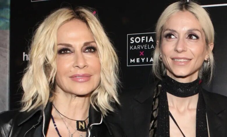 Σοφία Καρβέλα για Άννα Βίσση: «Το να μοιράζομαι εσένα και το θεϊκό σου χάρισμα ήταν μια πρόκληση που έπρεπε να υπομείνω για χρόνια»