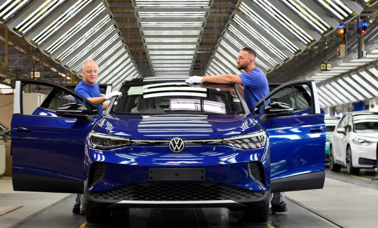 Volkswagen: Κόβει τα μισά μοντέλα και 50.000 θέσεις εργασίας – Στον αέρα 4 εργοστάσια