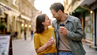 Πώς να ξαναμπείς στο dating μετά από μια αποχή;