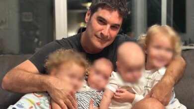 Ο Χριστόφορος Παπακαλιάτης βάφτισε τα δίδυμα ανίψια του