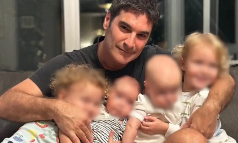 Ο Χριστόφορος Παπακαλιάτης βάφτισε τα δίδυμα ανίψια του
