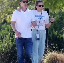 Μαριέττα Χρουσαλά – Λέων Πατίτσας: Βόλτα χέρι χέρι στη Γλυφάδα