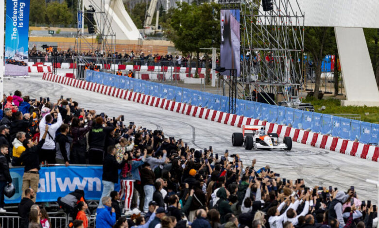 Η Αθήνα στην pole position με McLaren! Χιλιάδες φίλοι του motorsport στο πρώτο Allwyn x McLaren Racing Live event Η Αθήνα στην pole position με McLaren! Χιλιάδες φίλοι του motorsport στο πρώτο Allwyn x McLaren Racing Live event