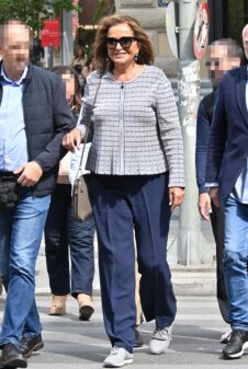 Η Ντόρα Μπακογιάννη σε μια δημόσια εμφάνιση στην Αθήνα μετά από καιρό!