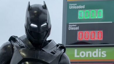 Λονδίνο: Ο Batman πλήρωσε καύσιμα, κλήσεις και τρόφιμα [video]