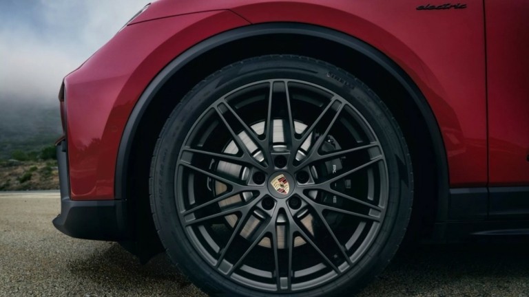 Η Porsche ξεκίνησε την εξέλιξη της θερμικής Macan