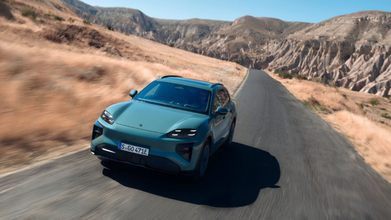 Porsche: Νέα μοντέλα και μείον 40% στις διοικητικές θέσεις