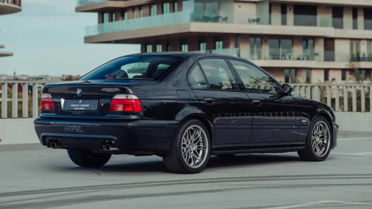 Γιατί αυτή η παλιά BMW M5 κοστίζει πάνω από 300.000 ευρώ; Γιατί αυτή η παλιά BMW M5 κοστίζει πάνω από 300.000 ευρώ;