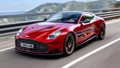 H Aston Martin «φρενάρει» την ηλεκτροκίνηση