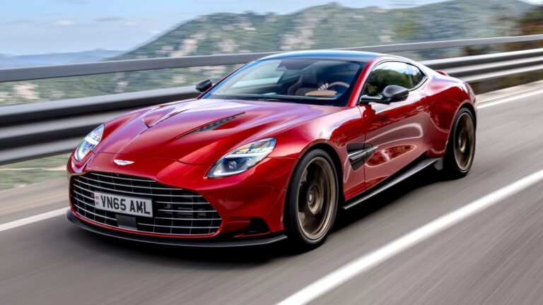 Η Aston Martin πατάει φρένο στα ηλεκτρικά