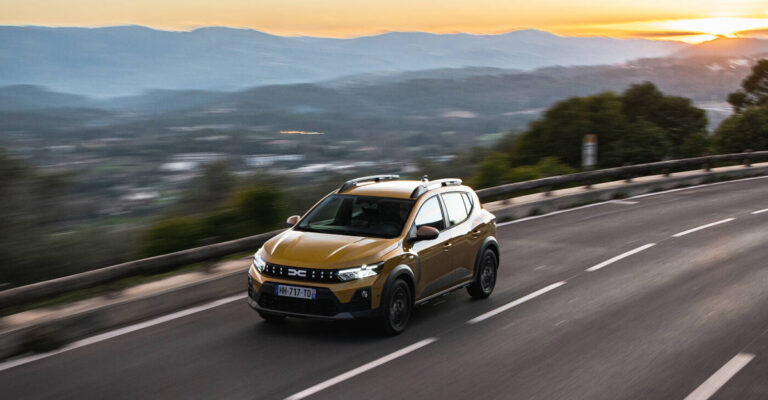 Στην Ελλάδα τα νέα Dacia Sandero Stepway Hybrid 155 και Jogger Hybrid 155 (+τιμές) Στην Ελλάδα τα νέα Dacia Sandero Stepway Hybrid 155 και Jogger Hybrid 155 (+τιμές)