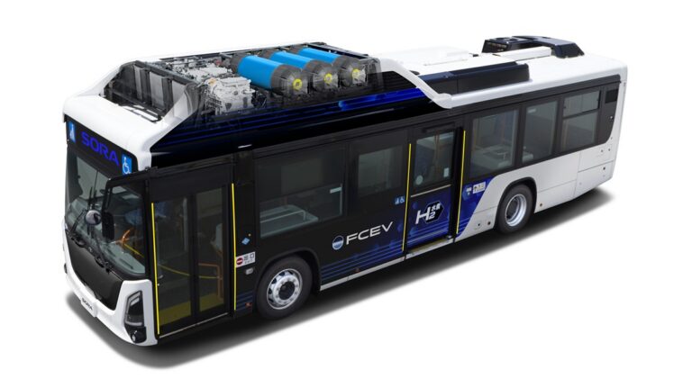 Η Toyota παρουσίασε λεωφορείο υδρογόνου για 70 επιβάτες
