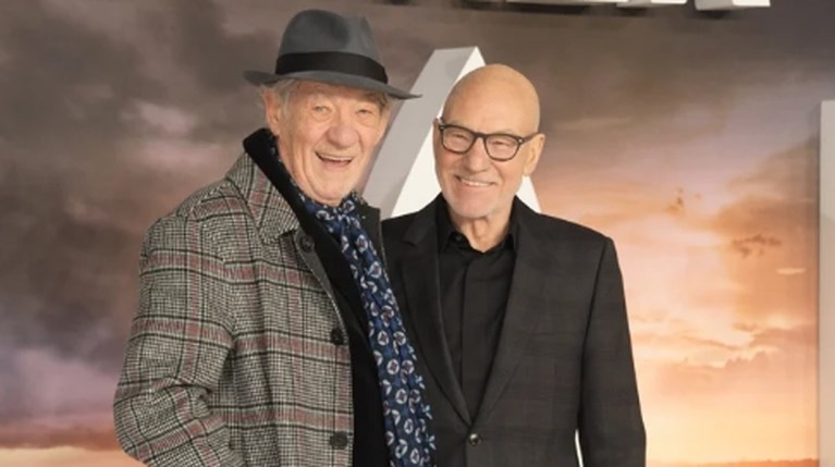 Συγκινεί το αντίο του Ian McKellen στον Patrick Stewart |