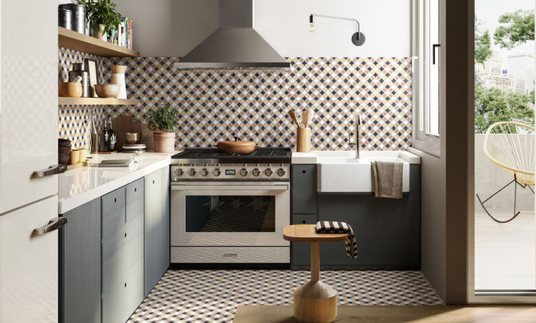 Backsplash κουζίνας: Επιλογές πέρα από το κλασικό λευκό πλακάκι