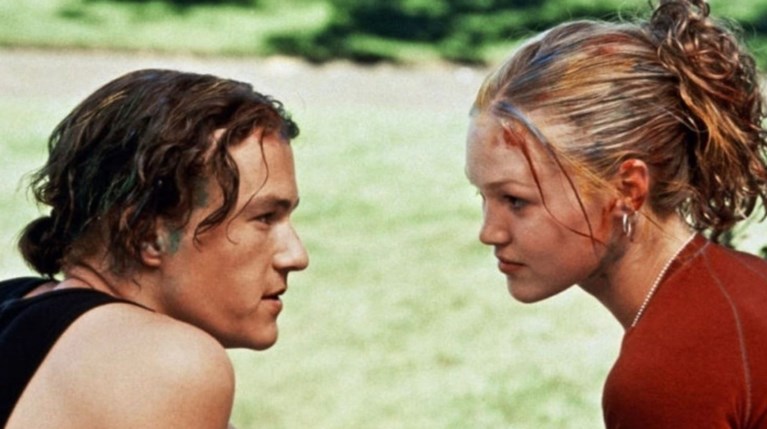 Απόλυτη συγκίνηση: Η Julia Stiles αναβίωσε το “10 Things I Hate About You”… |