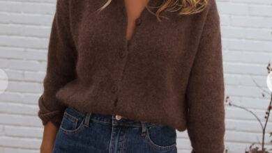 V-neck πουλόβερ: Η επιστροφή του πλεκτού των 90s το 2026