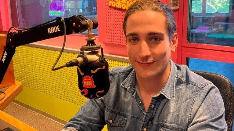 Αναστάσης Κουγιάς: “Η Μίρκα Παπακωνσταντίνου με πήρε από το χέρι την πρώτη… |