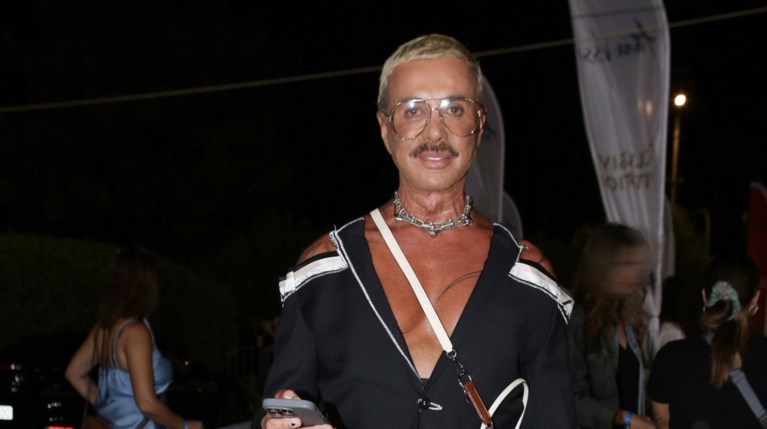 Ο Λάκης Γαβαλάς απαντά στον Παπανώτα: “Τα look μου τα υποστηρίζω με τα α@@α… |
