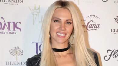 H Σάσα Μπάστα ανακοίνωσε ότι είναι έγκυος στο δεύτερο παιδί της με τον σύζυγό της, Δημήτρη Κουσαθανά