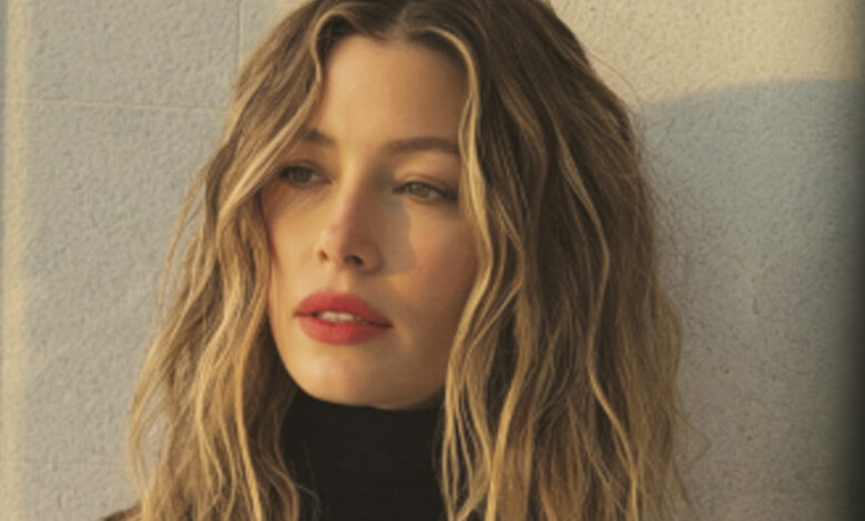 Jessica Biel: Ανανέωση για καστανά μαλλιά με ζεστές ανταύγειες Jessica Biel: Ανανέωση για καστανά μαλλιά με ζεστές ανταύγειες