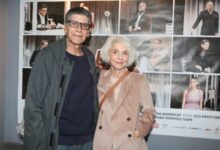 Γιάννης Μπέζος: Στο πλευρό του η σύζυγός του, Ναταλία Τσαλίκη στην πρεμιέρα της νέας του παράστασης