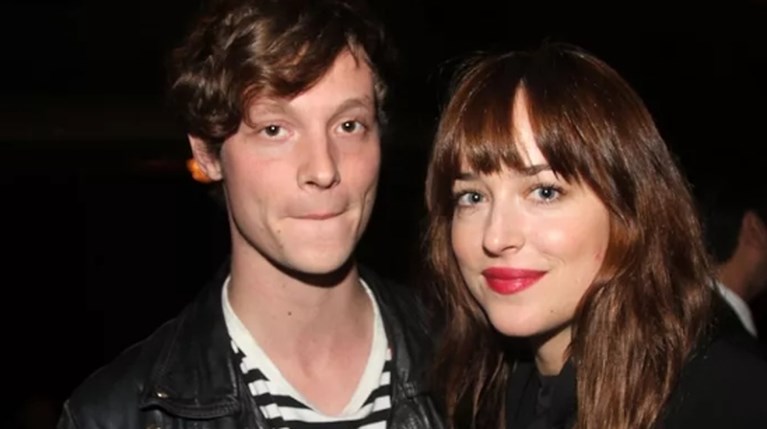 Dakota Johnson | Οι 3+1 σύντροφοί της πριν από το νέο ειδύλλιο με τον… | Dakota Johnson | Οι 3+1 σύντροφοί της πριν από το νέο ειδύλλιο με τον… |