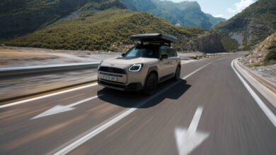 Το MINI Countryman βγάζει τα καλά του και παίρνει τα ελληνικά βουνά