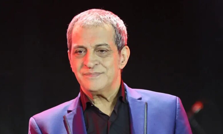 Θέμης Αδαμαντίδης: Η στιγμή που σηκώθηκε σε ταβέρνα και τραγούδησε την επιτυχία «Στην καρδιά» χωρίς ορχήστρα Θέμης Αδαμαντίδης: Η στιγμή που σηκώθηκε σε ταβέρνα και τραγούδησε την επιτυχία «Στην καρδιά» χωρίς ορχήστρα