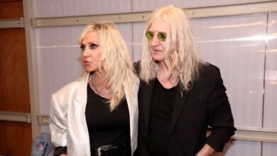 Ο Νίκος Καρβέλας ζητά από την Άννα Βίσση 200.000