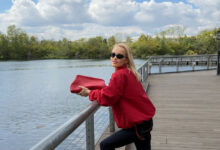 Windbreaker jacket: Πώς θα φορέσεις το αντιανεμικό μπουφάν στην πόλη χωρίς να δείχνει αθλητικό