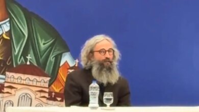 Άρης Σερβετάλης: Αγνώριστος για τον ρόλο του Αγίου Ιωσήφ