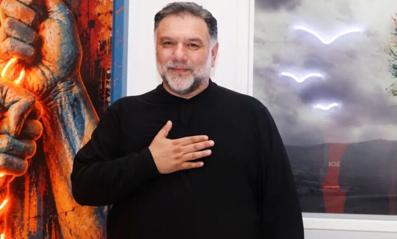 Ο Γρηγόρης Αρναούτογλου δέχτηκε «επίθεση αγάπης» από σκύλο Ο Γρηγόρης Αρναούτογλου δέχτηκε «επίθεση αγάπης» από σκύλο