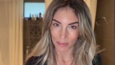 Αθηνά Οικονομάκου: «Βραβείο θα πάρετε;» – Έξαλλη στο αεροδρόμιο