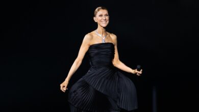 Celine Dion: Ατύχημα σε συναυλία της στο Παρίσι – Έχασε την ισορροπία της και έπεσε στη σκηνή Celine Dion: Ατύχημα σε συναυλία της στο Παρίσι – Έχασε την ισορροπία της και έπεσε στη σκηνή