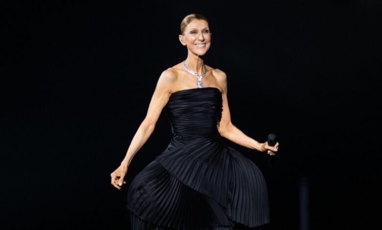 Celine Dion: Ατύχημα σε συναυλία της στο Παρίσι – Έχασε την ισορροπία της και έπεσε στη σκηνή Celine Dion: Ατύχημα σε συναυλία της στο Παρίσι – Έχασε την ισορροπία της και έπεσε στη σκηνή