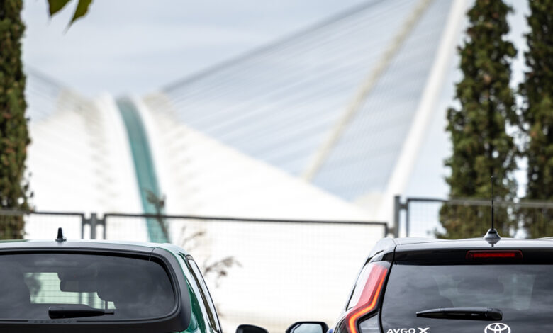 Συγκρίνουμε: Toyota Aygo X vs Renault Twingo – Βενζίνη ή πρίζα για την πόλη; Συγκρίνουμε: Toyota Aygo X vs Renault Twingo – Βενζίνη ή πρίζα για την πόλη;