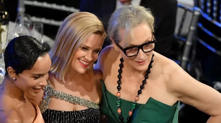 Η “εκδίκηση” της ξανθιάς | Η Reese Witherspoon αγοράζει ξανά τη Hello… |