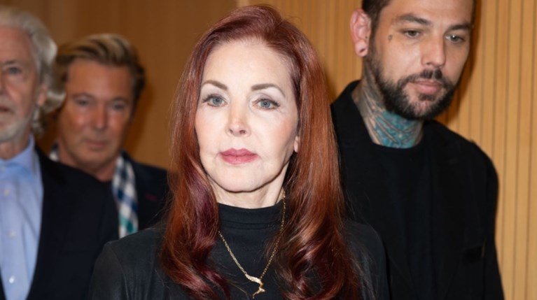Η Priscilla Presley έκανε μια σπάνια δημόσια εμφάνιση με τον γιο της στην… | Η Priscilla Presley έκανε μια σπάνια δημόσια εμφάνιση με τον γιο της στην… |