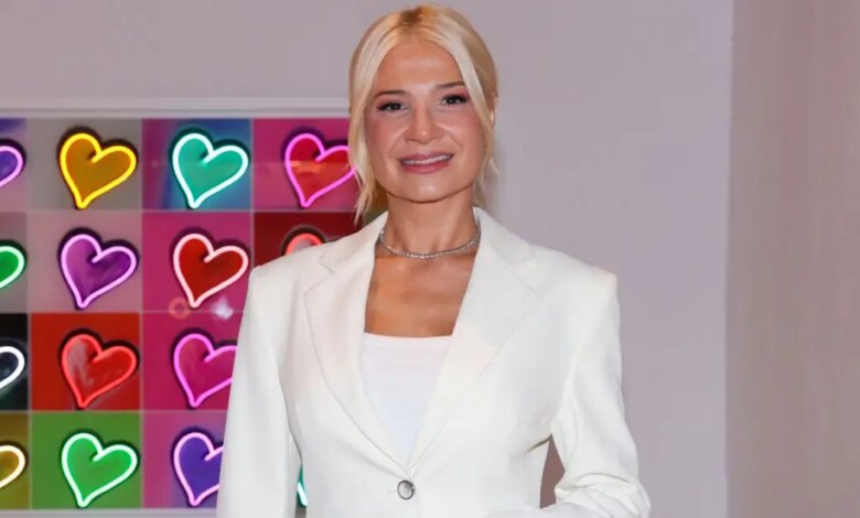 Η Φαίη Σκορδά μετακόμισε με τον Αλέξανδρο Αθανασιάδη: «Απόψε θα κοιμηθώ στο νέο μου σπίτι» Η Φαίη Σκορδά μετακόμισε με τον Αλέξανδρο Αθανασιάδη: «Απόψε θα κοιμηθώ στο νέο μου σπίτι»