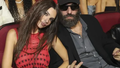 Romain Gavras: Ο γιος του Κώστα Γαβρά στην Αθήνα – Το ειδύλλιο με την Emily Ratajkowski και η πολυσυζητημένη ζωή