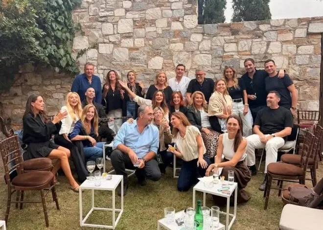 «Παγωμένη» συνάντηση για Ρουβά και Ψινάκη: Ούτε χαιρετισμός, ούτε κοινή φωτογραφία στο πάρτι του «Mr Ελούντα» «Παγωμένη» συνάντηση για Ρουβά και Ψινάκη: Ούτε χαιρετισμός, ούτε κοινή φωτογραφία στο πάρτι του «Mr Ελούντα»