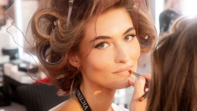 Angel Lips: Το nude combo του Victoria’s Secret Fashion Show που χαρίζει όγκο και λάμψη