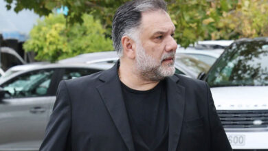 Γρηγόρης Αρναούτογλου: «Ήμουν τόσο θρησκόληπτος που δεν έκανα σεξ Τετάρτη και Παρασκευή»