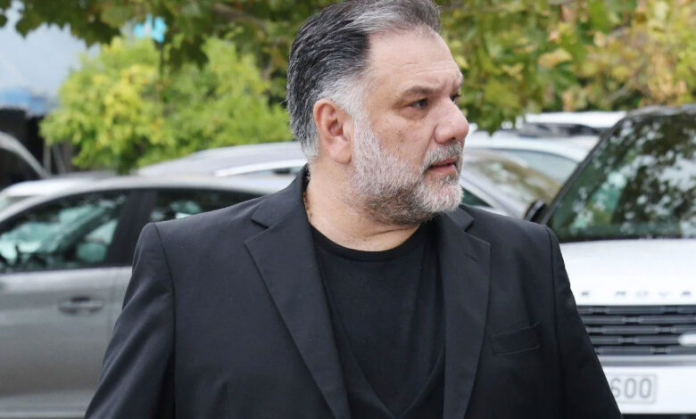 Γρηγόρης Αρναούτογλου: «Ήμουν τόσο θρησκόληπτος που δεν έκανα σεξ Τετάρτη και Παρασκευή»
