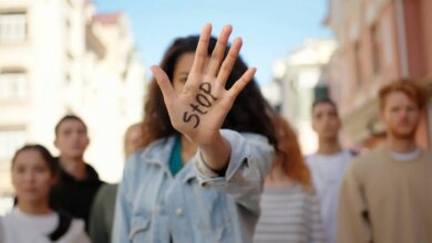 Κακοποιητική σχέση: Τα 7 σημάδια ελέγχου που προηγούνται της βίας