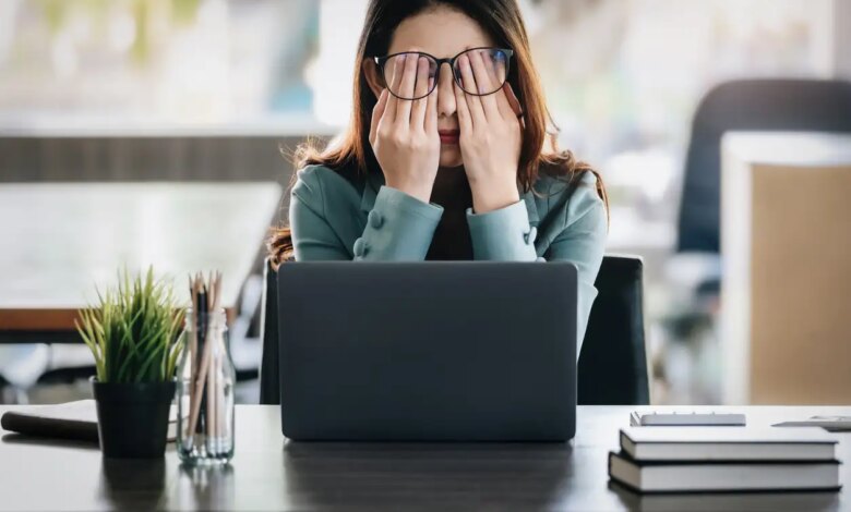 Εργασιακή εξουθένωση: Οι παράγοντες που αυξάνουν τον κίνδυνο
