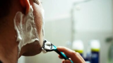 Γιατί το ξύρισμα προκαλεί ερεθισμούς και πώς να τους περιορίσεις